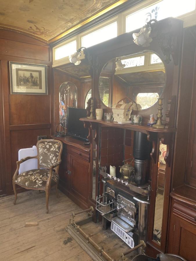 Vintage Showman'S Wagon For Two Close To Beach Plymouth Exteriér fotografie